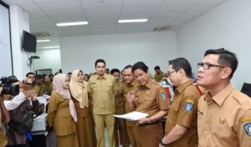 Wakil Gubernur Kepri Isdianto lakukan Sidak hari pertama ASN masuk Kerja pasca lebaran, Senin,(10/6/2019).