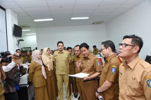 Wakil Gubernur Kepri Isdianto lakukan Sidak hari pertama ASN masuk Kerja pasca lebaran, Senin,(10/6/2019).