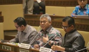 Ketua KPU RI Arif Budiman bersama Bawaslu dan Dirjen Otonomi Daerah Kemendagri Akmal Malik saat melaksanakan RDP dengan Komisi II DPR RI