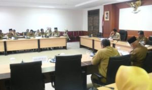 Plt.Gubernur Isidanto saat memimpin Rapat koordinasi evaluasi OPD program kegiatan APBD 2019 (Ist)