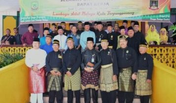 Buka Raker LAM Isdianto Photo bersama