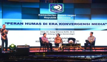 Diskusi Peran Humas di Era Konvergensi Media pada acara Piala Humas Jabar Refleksi 1 Tahun Jabar Juara di The Trans Luxury Hotel