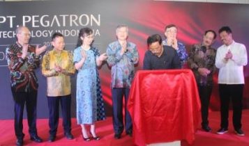 Grand Opening PT.Pgatron NUrdin Basirun Tandatangani Prasasti