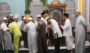Gubernur Kepri Nurdin Basirun Saat Safari Subuh di Masjid Ar Raudathul Jannah Perum Taman Lestari Kelurahan Kibing Kecamatan Batu Aji Kota Batam