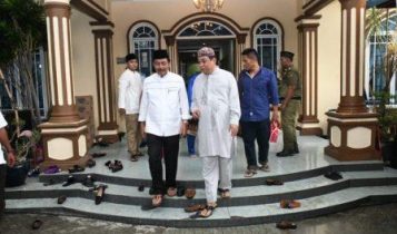 Gubernur Kepri Nurdin Basirun bersama Biro Humas dan Protokoler dan Penghubung saat melakukann Halal Bihalal di Ranai Natuna