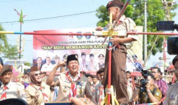 HUT Pramuka Isdianto bekerja sama dengan anggota Pramuka lainya