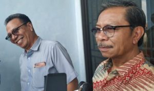 Ketua DPRD Kepri Jumaga Nadek didampingi Anggota DPRD Kepri Sahat Sianturi