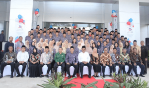Nurdin dengan Pegawai Perwakilan BPKP saat Ulang Tahun BPKP Kepri