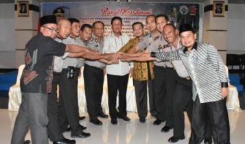 Plt.Gubernur Kepri isdianto saat menghadiri Rakor dana Desa bersama sejumlah Kepala desa di Kepri
