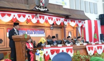 Isdianto Saat membei amanah pada Pelantikan Anggota DPRD Kota Tanjungpinang Periode 2019 2024