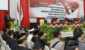 Isdianto saat menyampaikan Pidato pada pelantikan DPRD Kepri 2019 2024 di Gedung DPRD Kepri.