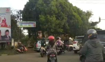 Macet mengular di Jalan Ir.Sutami dan jalan Dokabu Tanjungpinang akibat Penerapan jalan satu arah