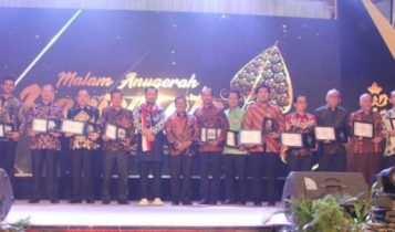 Malam Anugerah Pariwisata Kepri Sekda kepri TS.Arif Fadillah Ajak semua Pihak menjadikan Pariwisata sebagai penggerak utama ekonomi Kepri