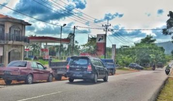 Anterian BBM Solar disalah SPBU di Km 18 jalan Kijang Kabupaten Bintan