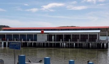 Pasar Tambelan di Pelabuhan Seri Penolak Pulau Tambelan