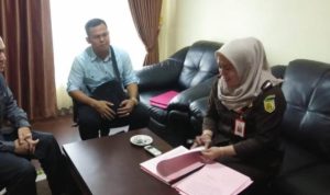 Penyidik Polres Tanjungpinang bersama Tersangka Ferri Febrian dilimpahakan ke Kejaksaan Negeri Tanjungpinang