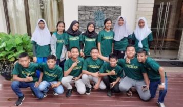 Sebanyak 14 Pelajar SMP di Kecamatan Teluk Sebong dan Bintan Utara yang mengikuti program Deedlings Banyen Tree Bintan