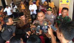 Kapolres bintan AKBP.Boy Herlambang saat memberi penjelasan atas dana pengamanan Pilkda Bintan yang dialokasikan di APBD
