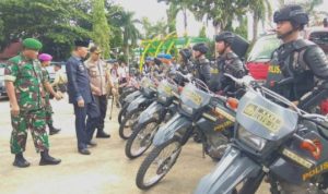 Kapolres dan Wali kota Berdsama Dandim meninjau kesiapan Personil Polisi dalam pelaksanaan pengamanan Natal dan tahun bari di Tanjungpinang 2019 1