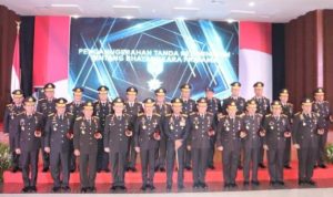 Sejumlah Perwira Polri termasuk Kapolda Kepri Terima penghargaan BBP dari Kapolri
