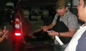 Anggota Satnarkoba Bintan saat melakukan penangkapan dan pengamanan 6 tersangka Narkoba bersama Barang bukti