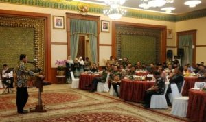 Plt.Gubernur Kepri Isdianto saat menjamu Menkopolhukam Mahfud MD dan Menteri Kelautan Perikanan KKP di Gedung daerah Tanjungpinang