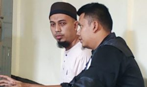 Terdakwa Angga Fardian Sujandra Saat berkonsutasi dengan Kuasa Hukumnya atas tuntutan 6 Tahun penjara Jaksa Penuntut umum