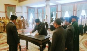 plt.Gubernur Kepri Lantik Keponakanya Jabat Kadis Perpustakaan dan Arsip Daerah Jelang Pilkada