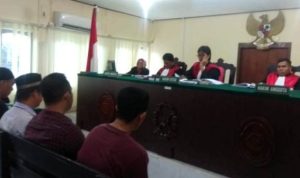 Empat Terdakwa Perampokan Nasabah Bank Saat diperiksa dan dimintasi Keteranganya sebagai Terdakwa di PN Tanjungpinang