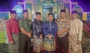 Ketua LPTQ Lingga M.Nizar dan Camat Singkep beserta Pimpinan Instansi lain usai membuka kegiatan MTQ tingkat Kecamatan Singkep di Gedung Nasional Dabosingkep