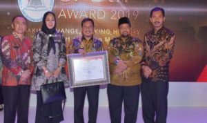 Pemprov Kepri Terima SAKIP Award dari MenpanRB di Batam