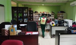 Cegah Coorna Seluruh Ruanga di DPRD Kepri Disemprot Disinpektan