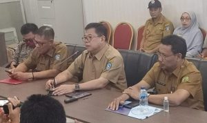 Kepala dinas Kesehtan provinsi Kepri Tjejep Yudiana dan kepala Dinas Kesehatan kota Tanjungpinang Rustam