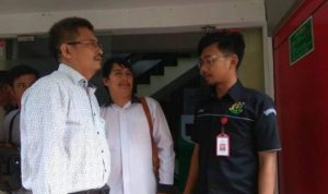 Saksi Yudi Ramdhani dan Kuasa Hukumnya Iwan Kusuma Putra saat di Kejaksaan Negeri Tanjungpinang