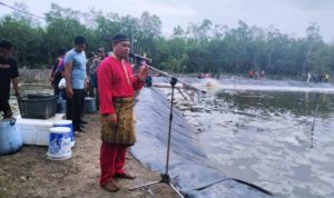 Wakil BUpati Lingga M.Nizar saat menghadiri Panen Udang di Desa Panggak Laut Lingga