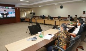 Plt.Gubernur Kepri Isdianto saat melakukan Video Confrence dengan Wali kota Batam HM.Rudi pada Musrenbang Kepri