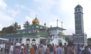 Jamaah saat Sholat Ied di Masjid Az Zulfa Dabo Singkep Lingga