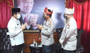 Kapolda Kepri Irjen Pol Aris Budiman dan Wakapolda Kepri Kombes Pol Darmawan disambut Plt.Gubernur Kepri di Kantor gubernur Donpak