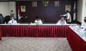 Rapat FKPD pembahasan percepatan penanganan COVID 19 bersama ketua dan anggota Gugus Tugas COVID 29 Kepri di Gedung Graha Kepri Batam