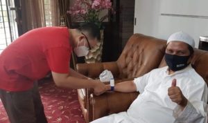 Sekda Kepri TS Arif Fadillah yang juga Ketua gugus Tugas COVID 19 saat menjalani Rapid Tes di RSUP Raja Ahmad Thabib Tanjungpinang