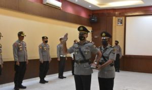 Upacara serahterima Jabatam Kasat Narkoba Polres Tanjungpinang dari AKP.Chrisman Panjaitan kepada AKP Ronny Burungudju di Rupatama Polres Tanjungpinang.
