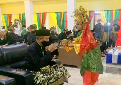 Bupati Bintan Apri Sujadi saat menghadiri Musda LAM Bintan.
