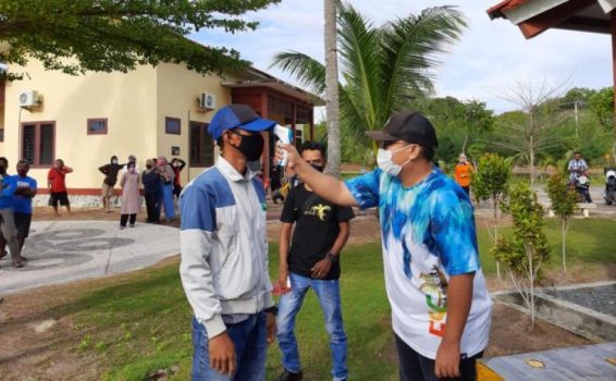 Kementerian Pariwisata dan Ekonomi Kreatif Kemenparekraf RI saat melaksanakan padat karya dalam upaya mitigasi dampak COVID sektor pariwisata dan ekonomi kreatif di Pantau Dugong Trikora Bntan