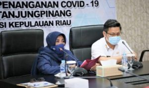 Plt.Wako Tanjungpinang Hj.Rahma dan Setdako Tanjungpinang saat memimpin rapat penanganan COVID 19 di Kota Tanjungpinang.