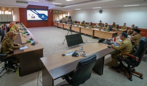 Rapat Rutin yang dipimpin Sekretaris Daerah Kepri TS.Arif Fadillah dan diikuti seluruh Kepala OPD di Lingkungan pemerintah provinsi Kepri bertempat di Rupatama Lt.4 kantor GubernurDompak