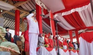 Bupati Karimun Aunur Rofiq saat menjadi Pembina Upacara pada perayaan HUT RI ke 56 tahun 2019 di Kabupaten Karimun