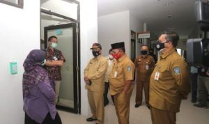Sekda kepri TS.Arif Fadillah saat berada di BTKLPP Batam