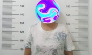 Ibu Rumah Tangga ID diamankan Polisi bersama Barang bukti Narkoba Sabu. Ibu Rumah Tangga ID diamankan Polisi bersama Barang bukti Narkoba Sabu.