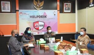 Pjs Gubernur Kepri Bahtiar Baharudin saat melakukan pertemuan dengan KPU Kepri.