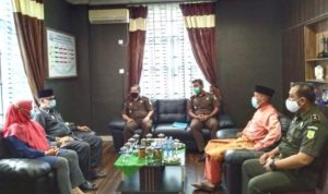 Pjs.Bupati Lingga Juramadi Esram saat melakukan Pertemuan Silaturahmi dengan kejaksaan Negeri Lingga